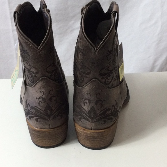 Roper Brown Western Boots with Embroidery - Picture 5 of 10